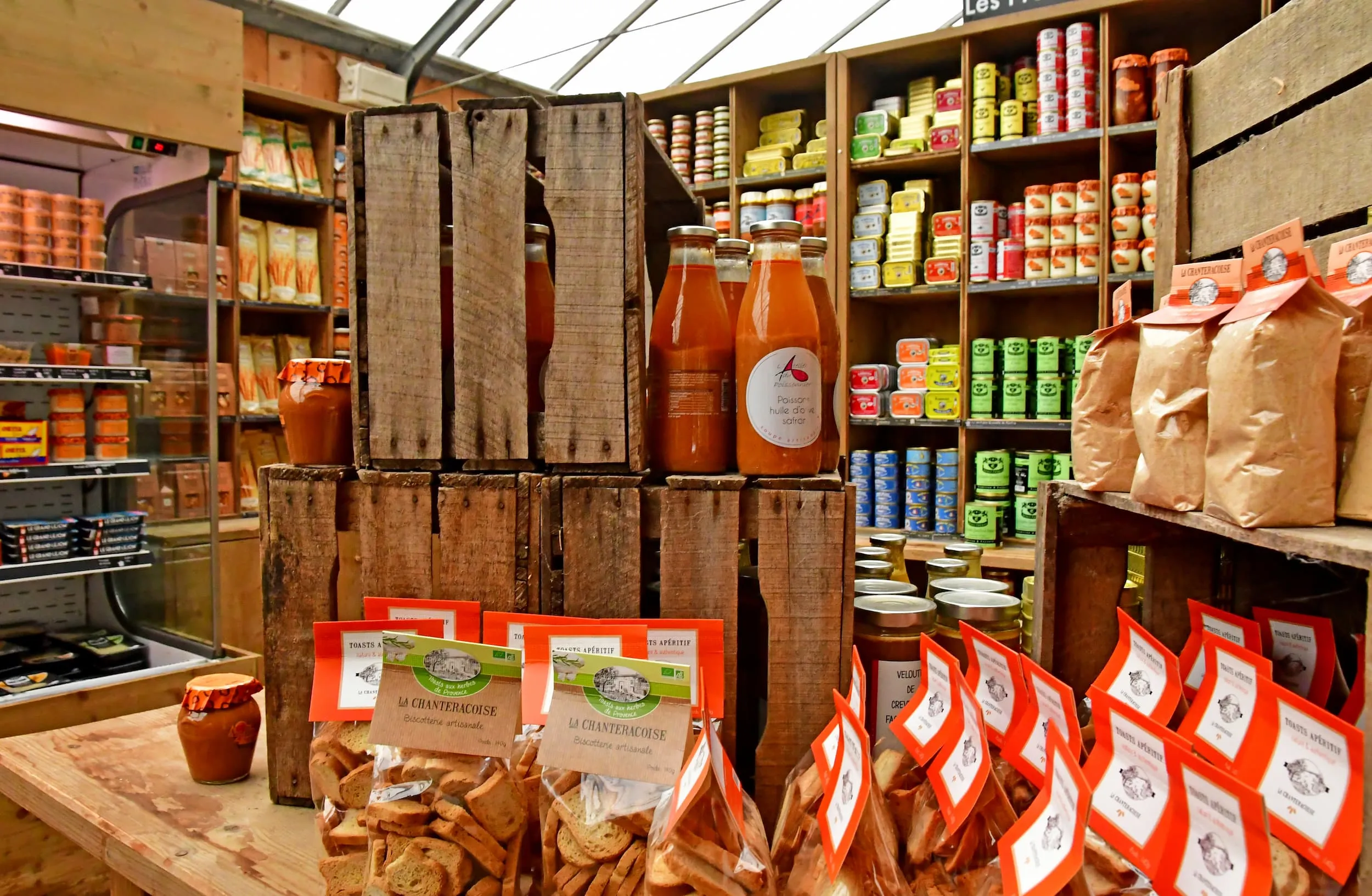 Les produits d'épicerie, soupes et conserves