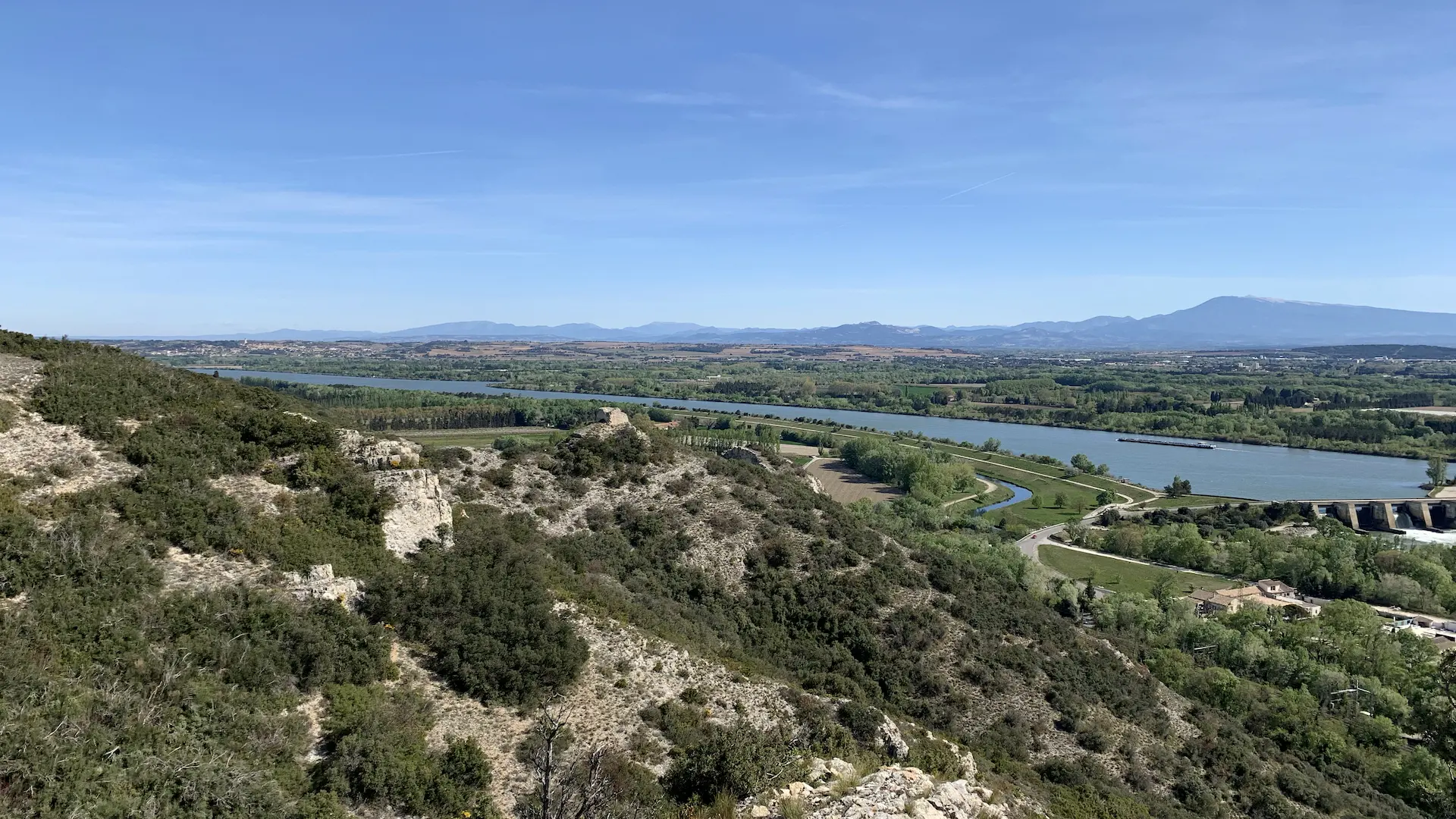 Le Pont du Gard au dessus du Gardon.