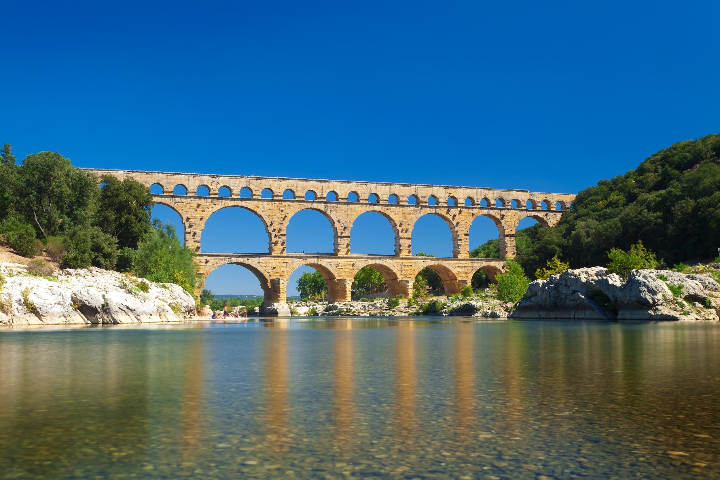 Le Pont du Gard au dessus du Gardon.